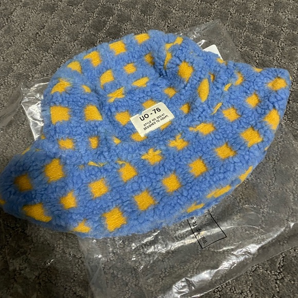 Urban Outfitters Sherpa Bucket Hat NWT - Picture 3 of 6
